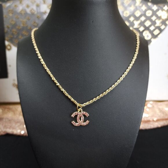 Repurposed Charm on 18 in Unbranded Chain - Picture 1 of 6